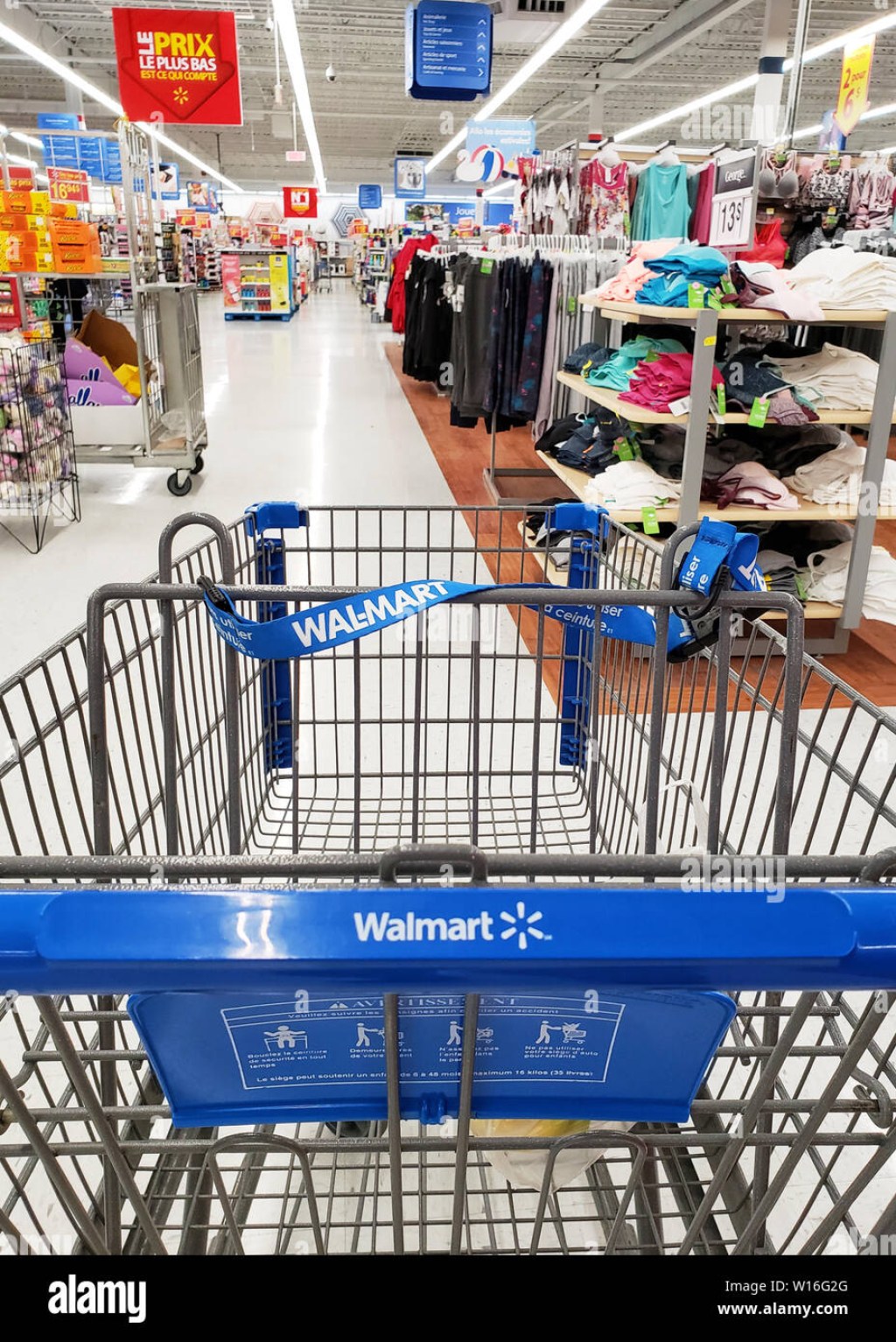 Picture of: Walmart shopping cart -Fotos und -Bildmaterial in hoher Auflösung